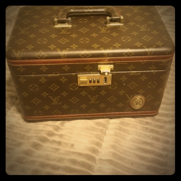 Louis vuitton makeup kit sale